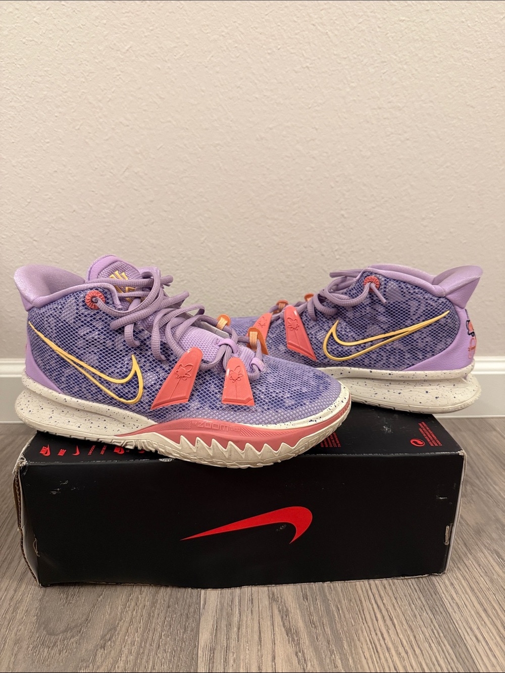 Nike Kyrie Lows